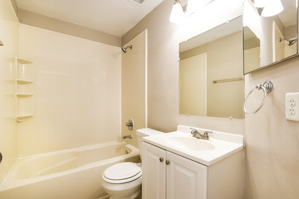 Building Photo - 1306 Silverthorn Dr