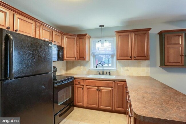 Building Photo - 685 Knight Rd