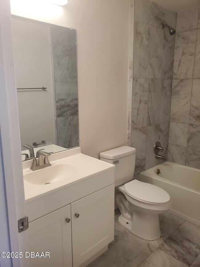 Building Photo - 814 N Halifax Ave