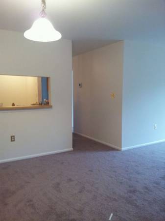 Building Photo - 12 Quince Ct
