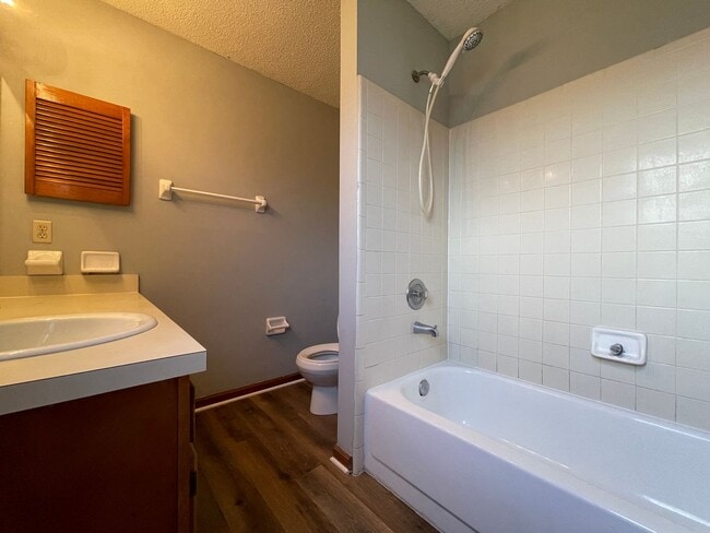 Building Photo - ** Coming Soon ** LARGE 4 BEDROOM IN ICW AREA