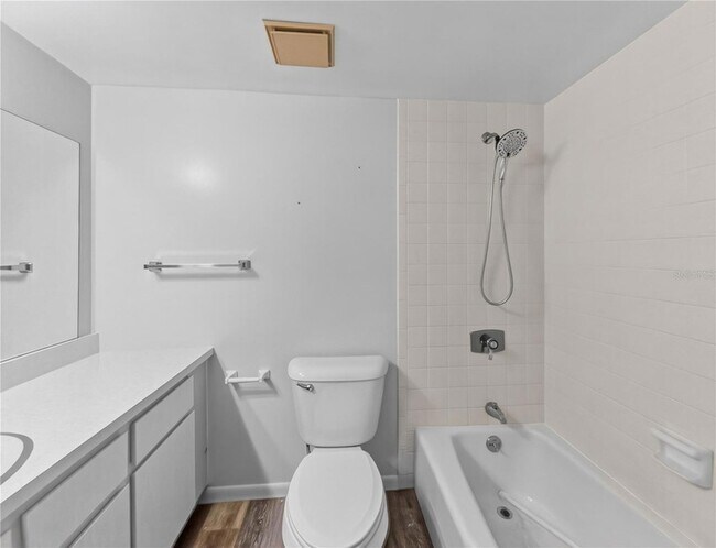 Building Photo - 600 Fairways Cir
