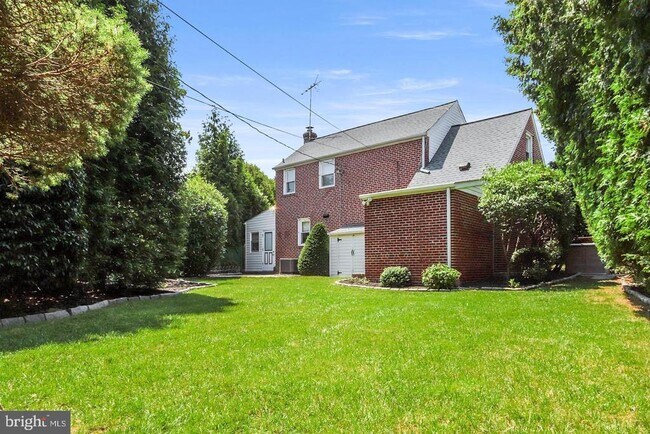Building Photo - 9 Strathaven Dr