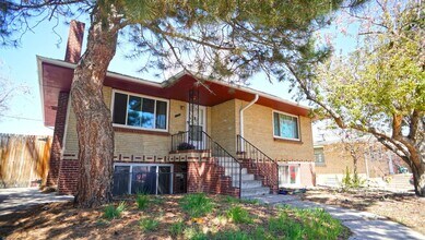 Building Photo - Dayton Duplex