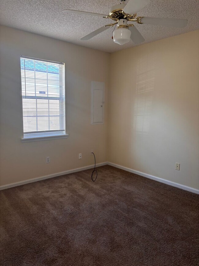 Building Photo - Cozy 3bedroom/2 bathroom home