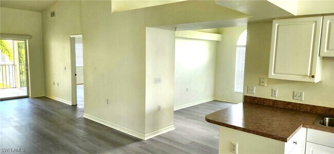 Building Photo - 4925 Sandra Bay Dr
