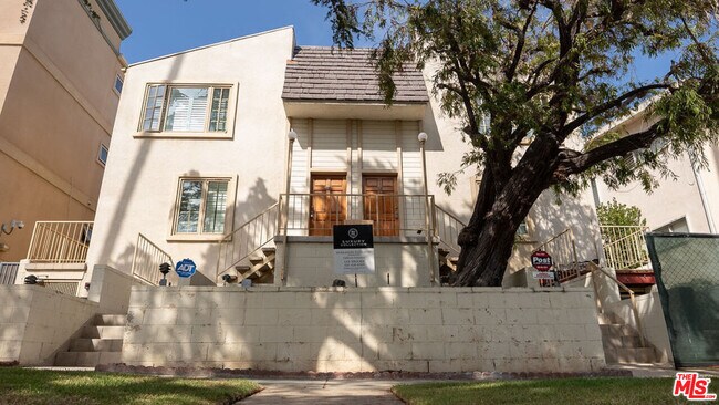 Building Photo - 943 12th St