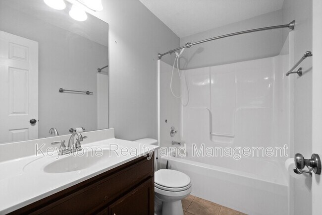 Building Photo - 1405 Mutual Dr