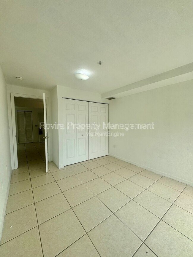 Building Photo - 498 SW 6th St