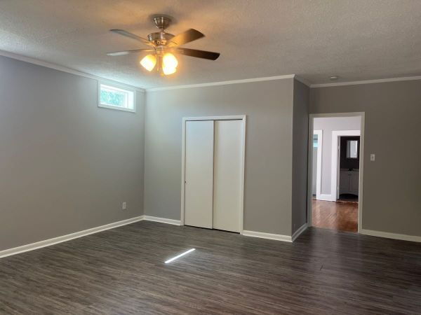 Building Photo - Charming 3 bed/2 bath, plus bonus, close to downtown and campus