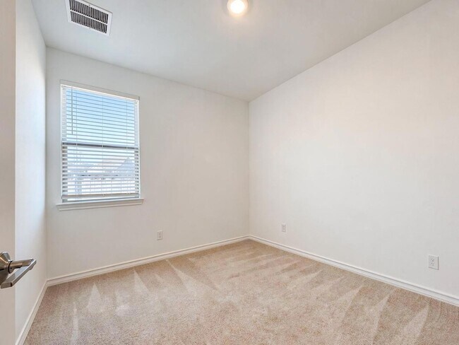 Building Photo - 366 Papaya Dr