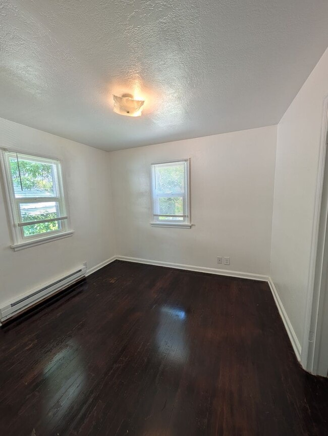 Building Photo - 428 S 10th Ave