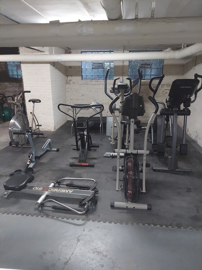 Building Photo - 1134 W Pratt Blvd