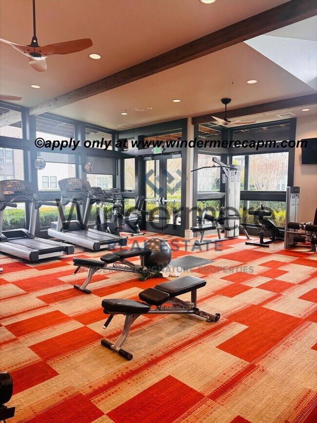 Building Photo - Modern Living in the heart of McKinley Village!