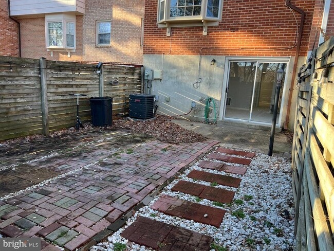 Building Photo - 15019 Ashdale Cir