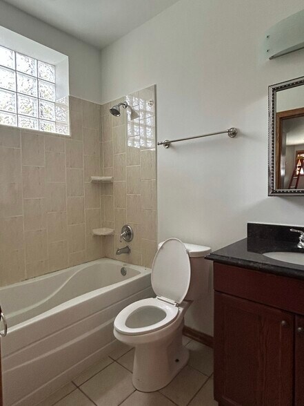 Full Bathroom #2 - 1901 S May St