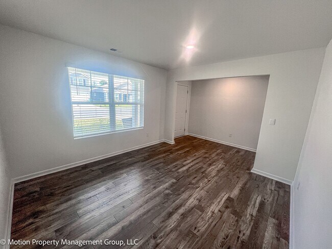 Building Photo - For Rent – Spacious 4 Bed / 3.5 Bath Home ...