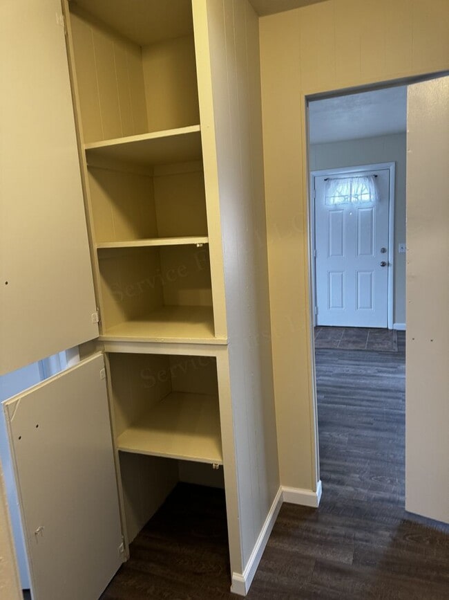 Building Photo - Clark St - Duplex for rent