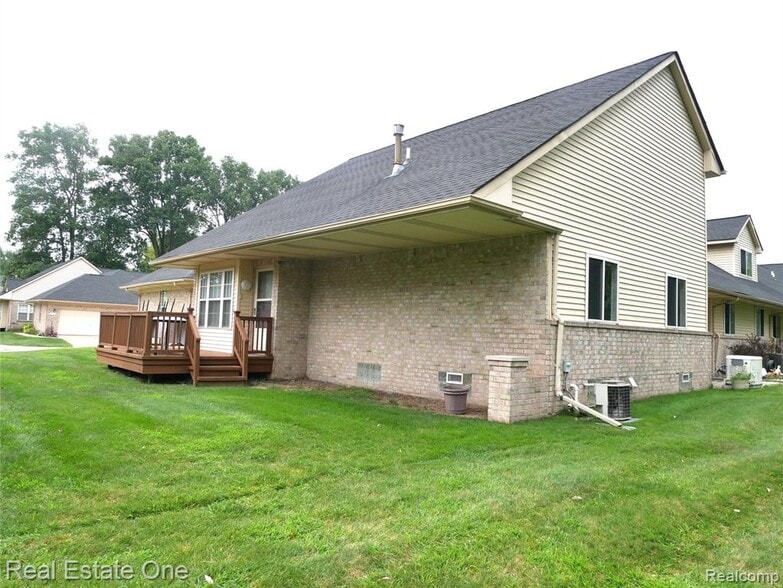 Building Photo - 5499 Seabreeze Ln