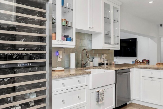 Building Photo - 1444 Mendavia Ave