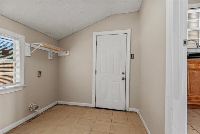 Building Photo - 7413 Dallas St