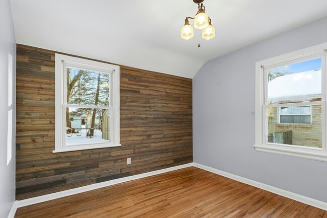 Building Photo - 2329 Ida Dr