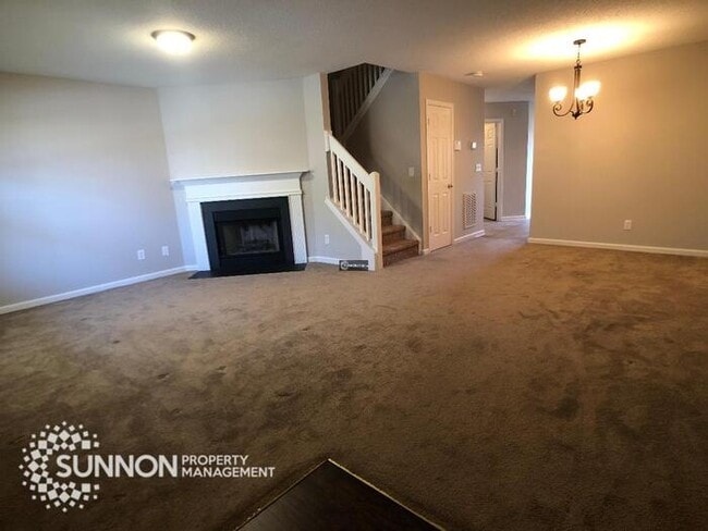 Building Photo - Remodeled 3 BR 2.5 BA in Raintree
