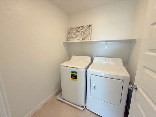 Building Photo - 10370 Bayson Wy