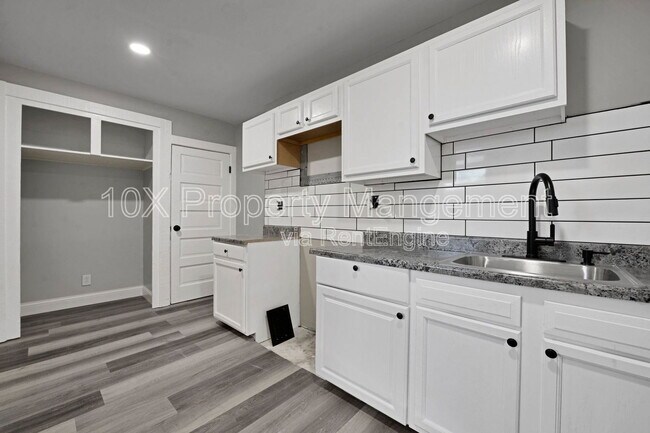Building Photo - 26 Whitethorne Ave