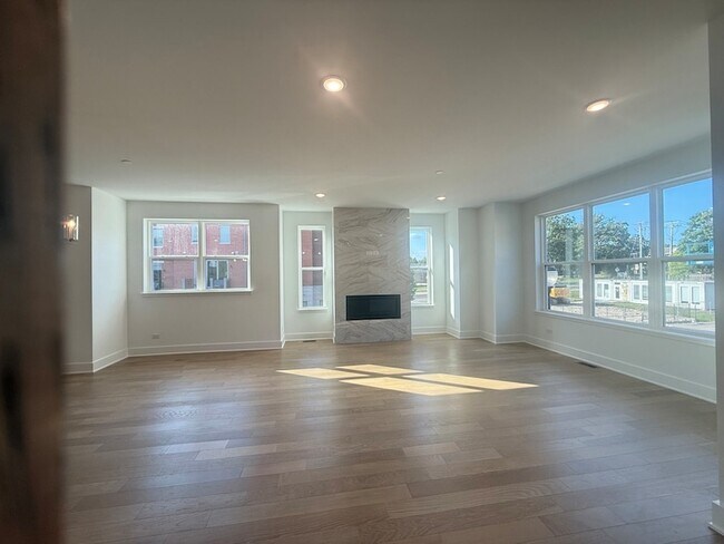Building Photo - 1191 Gateway Ct