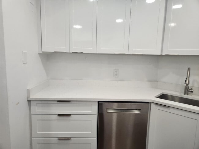 Building Photo - 3700 Galt Ocean Dr