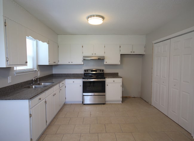 Building Photo - 2 bed townhouse style in Fort Oglethorpe! ...