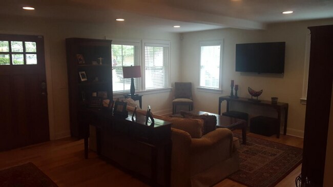 Building Photo - Renovated 3 BD, 2 BA Home in Avondale