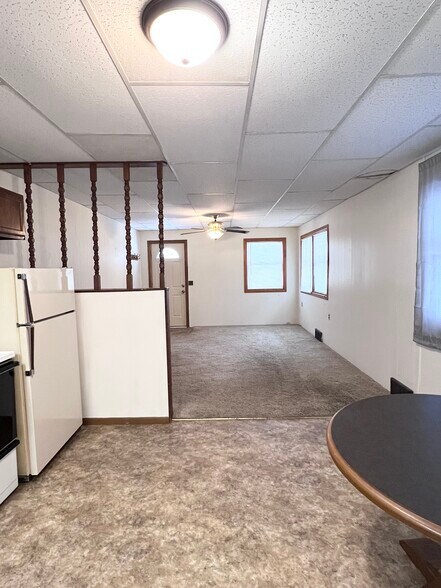 Building Photo - 609 N Pokegama Ave