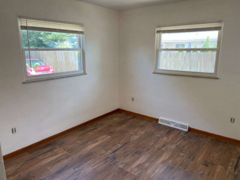 Building Photo - 123 Napoleon Rd