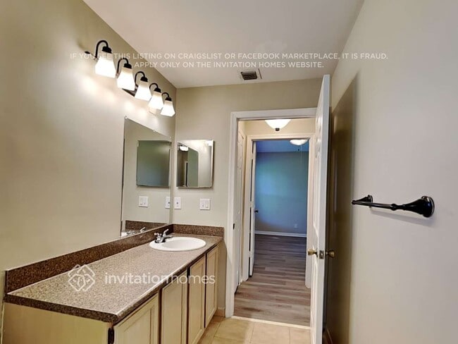 Building Photo - 13036 Meadowbreeze Dr