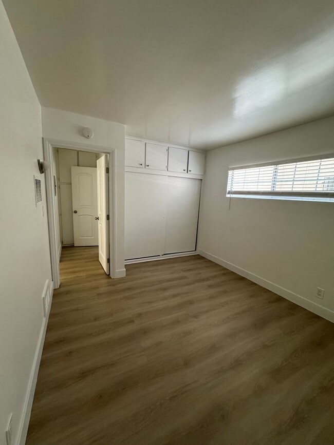Building Photo - 1 Bedroom in Gardena With Parking Included...