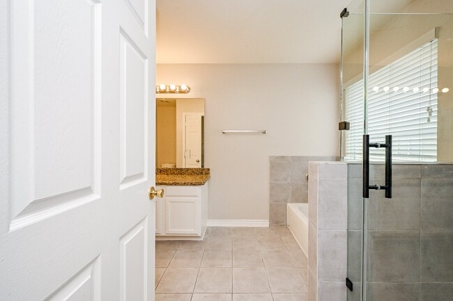 Building Photo - 6127 Yorkglen Manor Ln