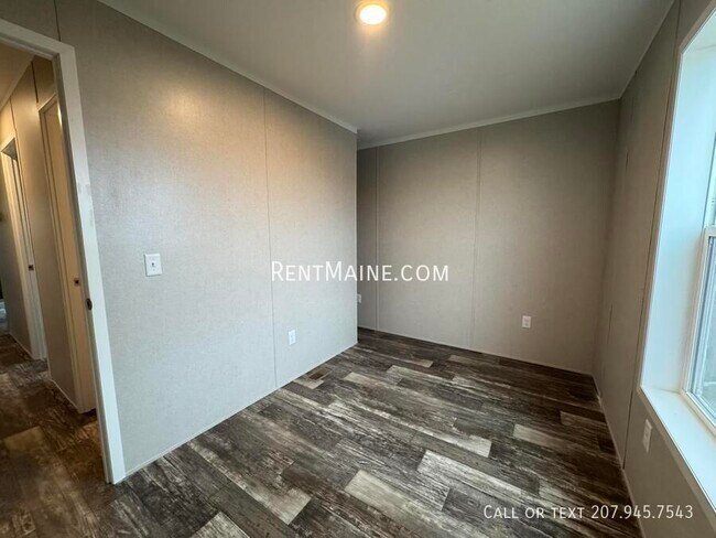 Building Photo - 147 Sunset St