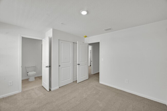Building Photo - 575 Salisbury Cir