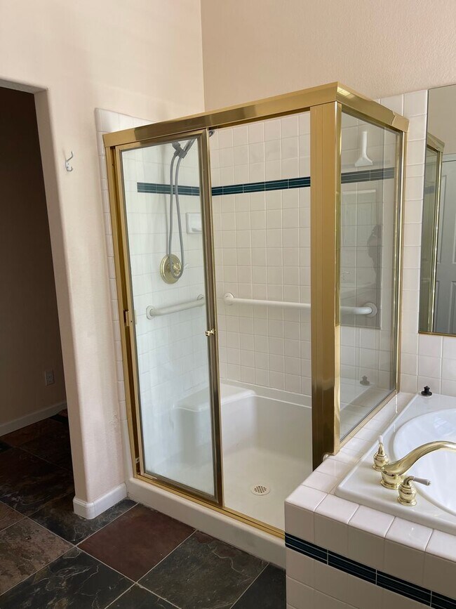 Building Photo - Charming 3-Bedroom Home Backing to Greenway with Golf Course Access