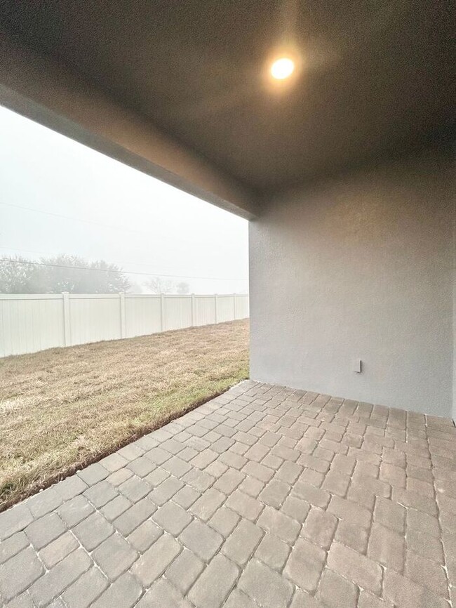 Building Photo - Gorgeous 4/3 Brand New Home with a Spaciou...