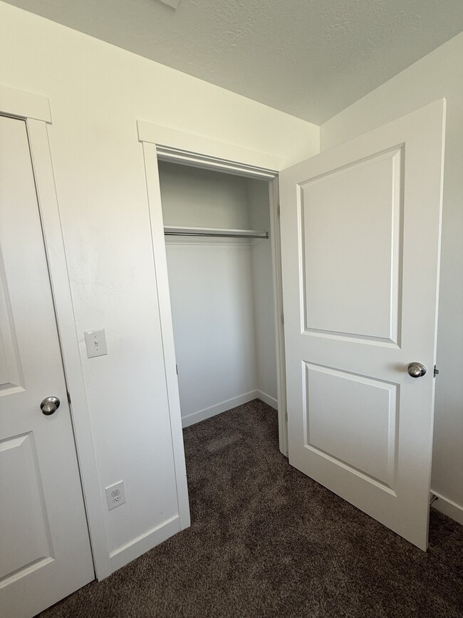 Building Photo - 398 Grassland Dr