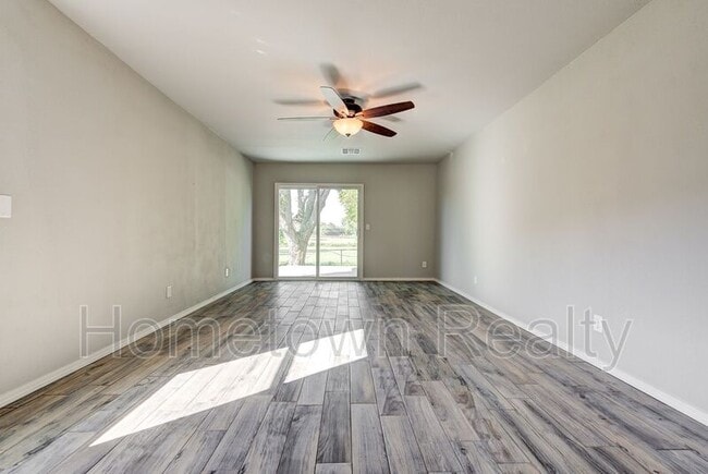 Building Photo - 606 Oak Creek Dr