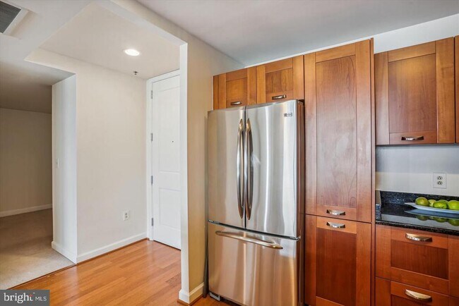 Building Photo - 5750 Bou Ave