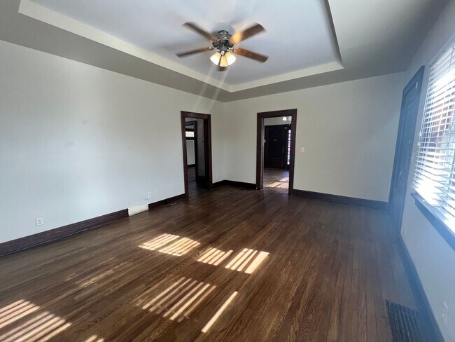 Building Photo - Spacious 4 Bedroom, 2 Bath Home with 3-Car Garage – Near WSU – Available Now!