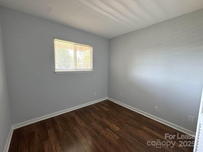 Building Photo - 3139 Heathstead Place