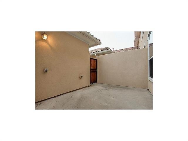 Building Photo - 6850 Deseo