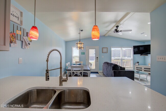 Building Photo - 1881 New River Inlet Rd