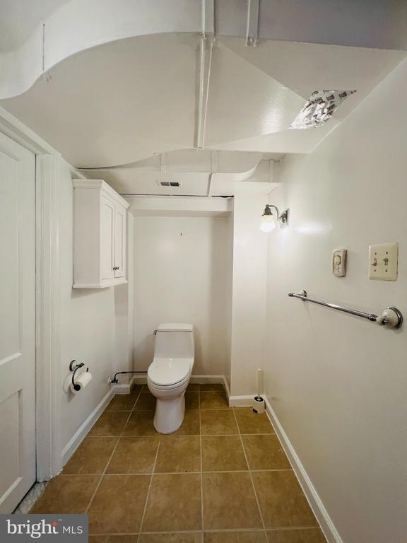 Building Photo - 2220 Primrose Dr